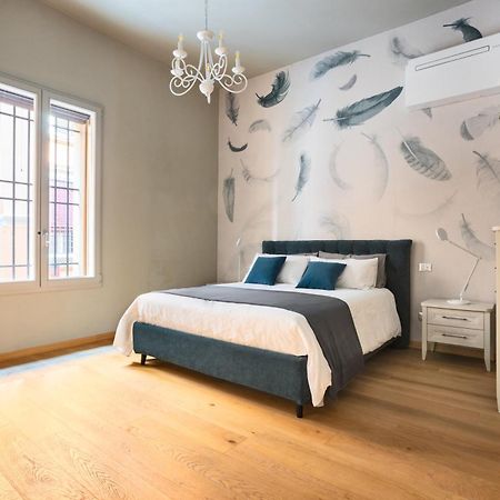 Central And Comfy Apartment Free Netflix And Disney Plus Bologna Exterior foto