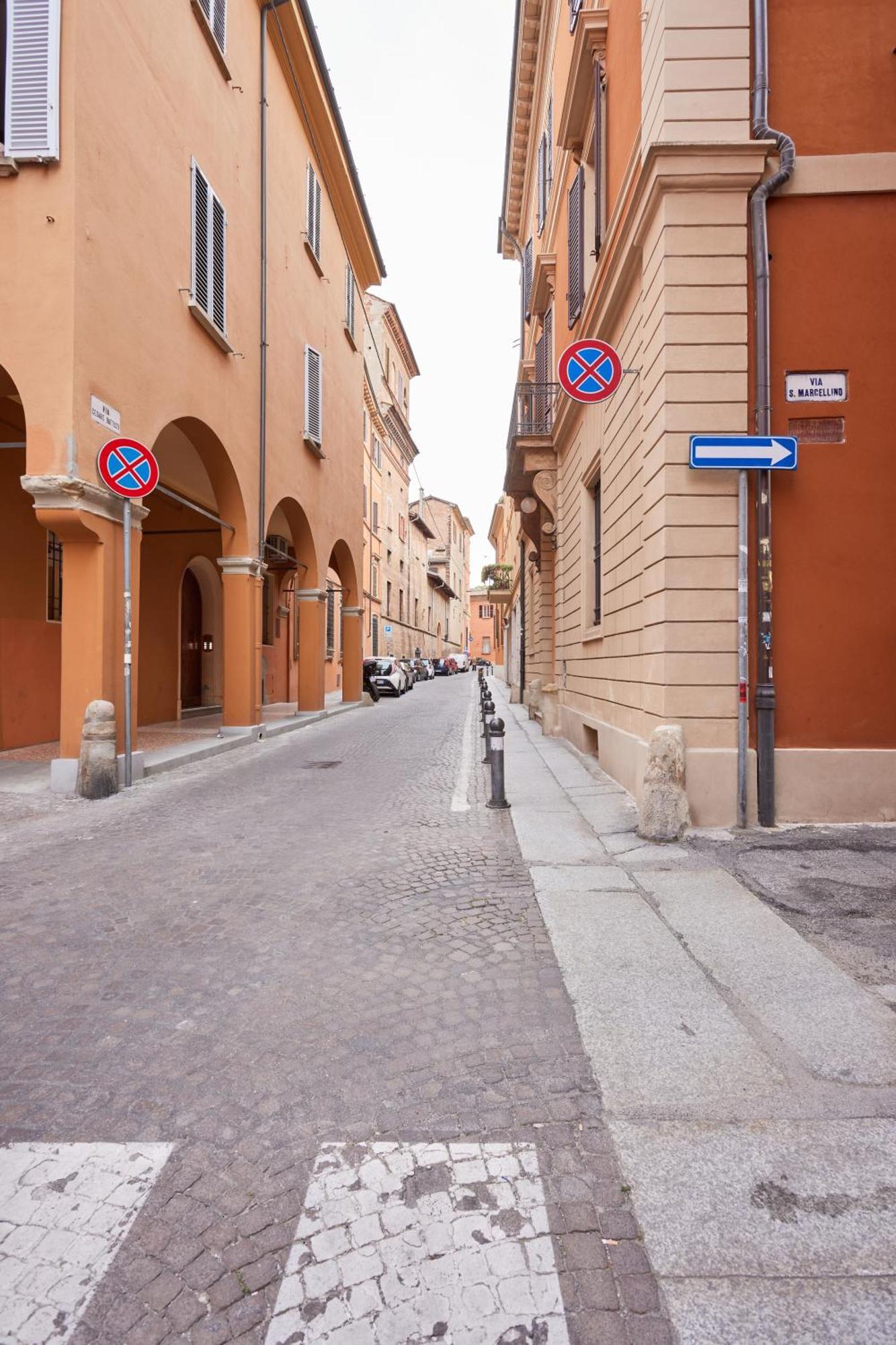 Central And Comfy Apartment Free Netflix And Disney Plus Bologna Exterior foto