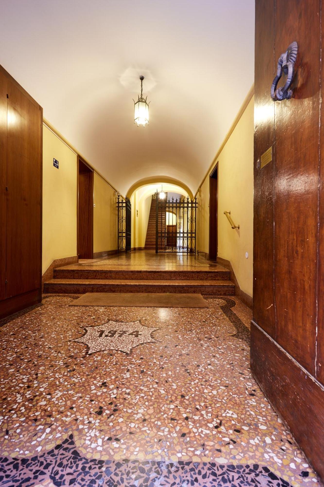 Central And Comfy Apartment Free Netflix And Disney Plus Bologna Exterior foto